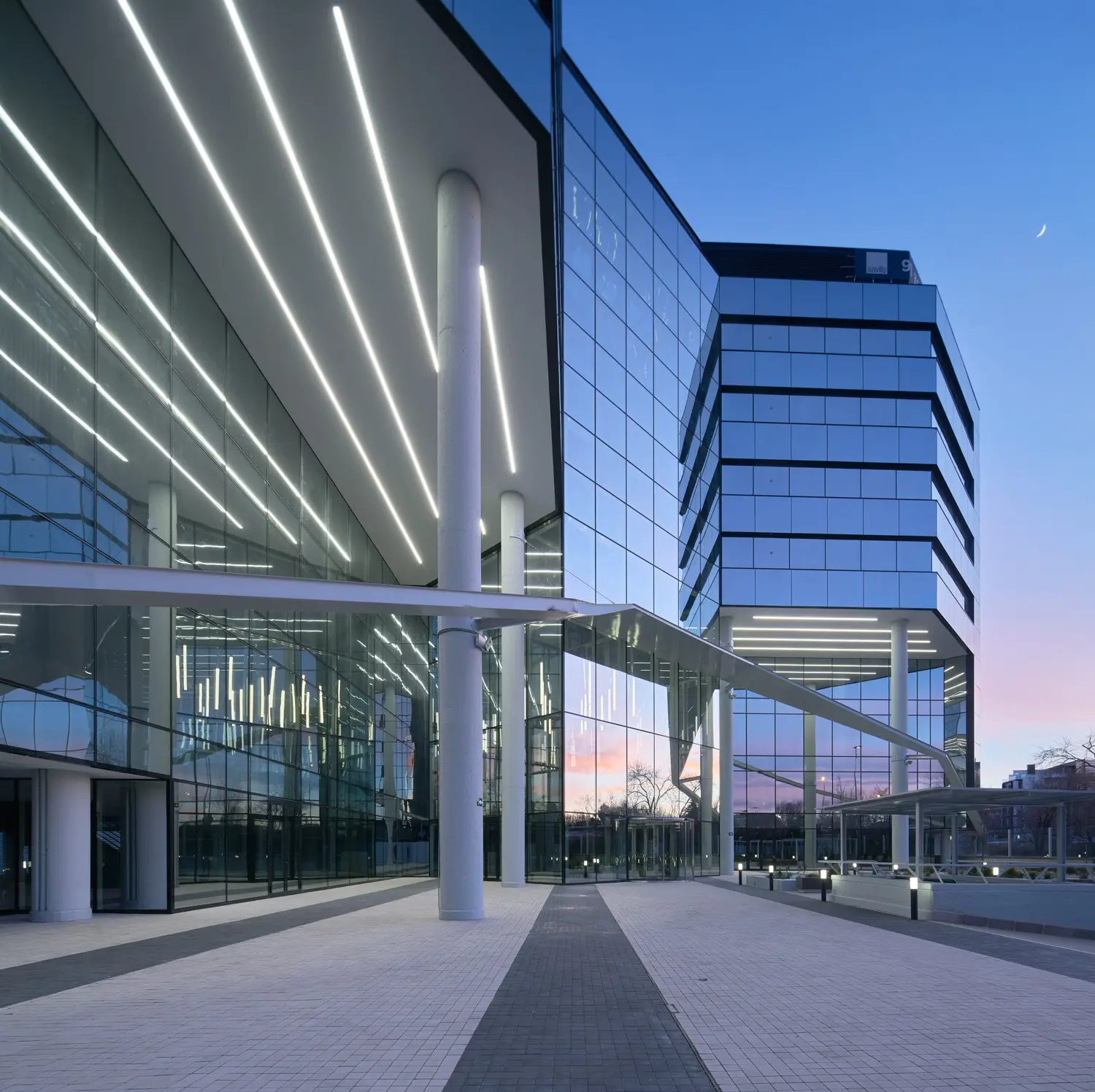Mirasierra Business Park — marquesina de acceso